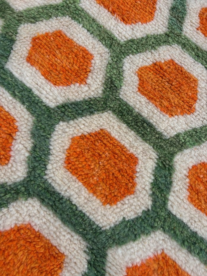 Tapis marocain moderne Beni Ouarain en laine orange, motifs géométriques berbères