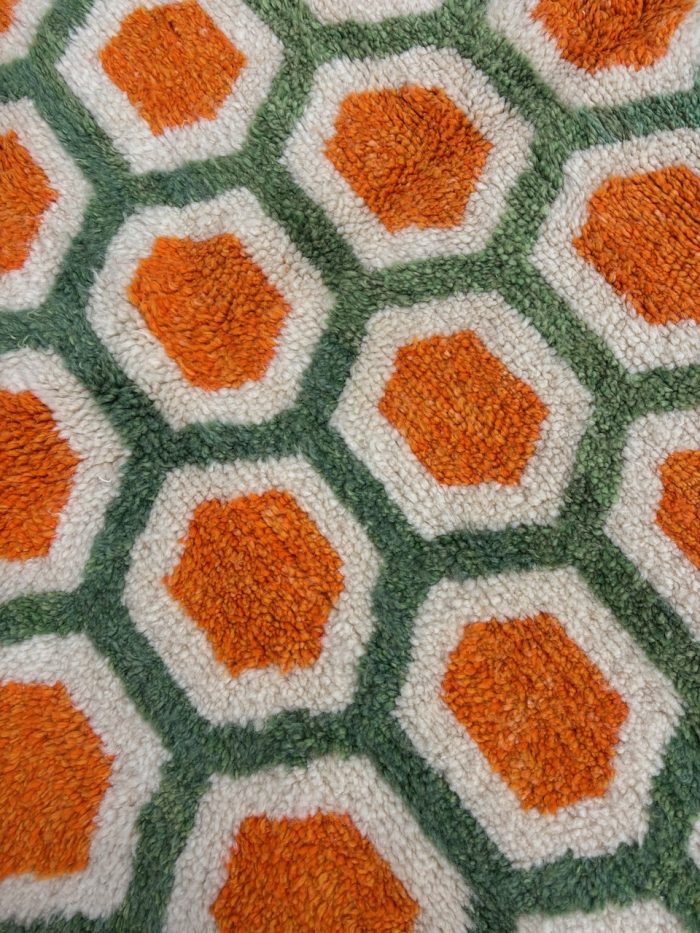 Tapis marocain moderne Beni Ouarain en laine orange, motifs géométriques berbères