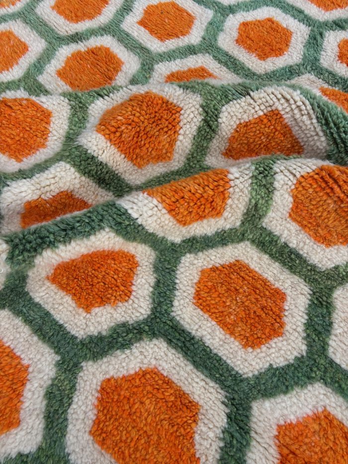 Tapis marocain moderne Beni Ouarain en laine orange, motifs géométriques berbères